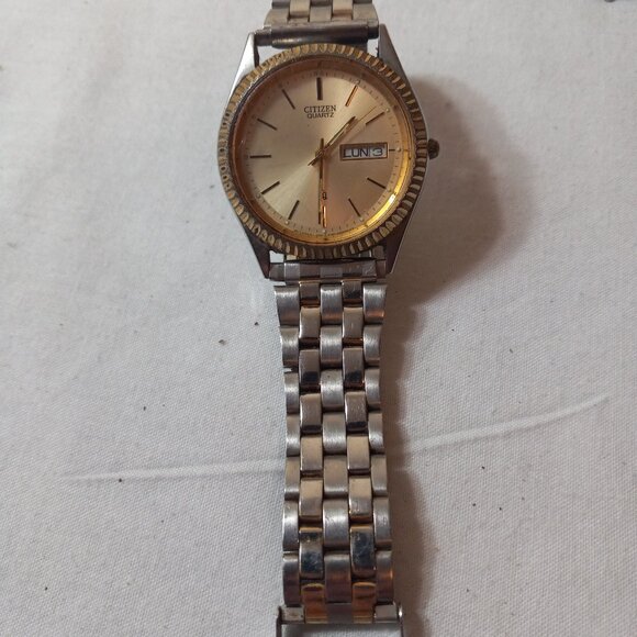 Citizen Quartz Men's Watch Two Tone - Picture 3 of 7